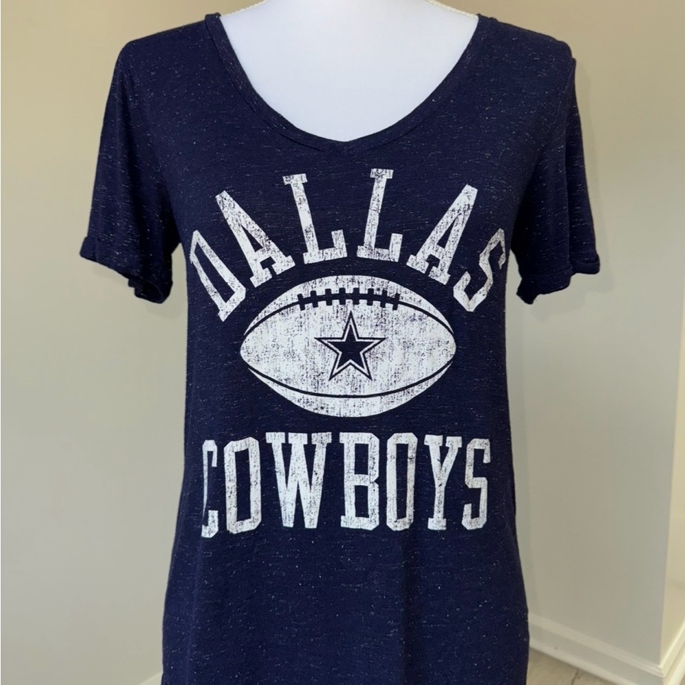 Dallas Cowboys Her Style‎ Womens M V-Neck Tee Distressed Logo Football Shirt